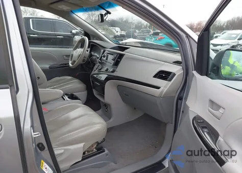 2011 Toyota Sienna Le V6 z USA, uszkodzony, nr VIN 5TDKK3DC6BS101990